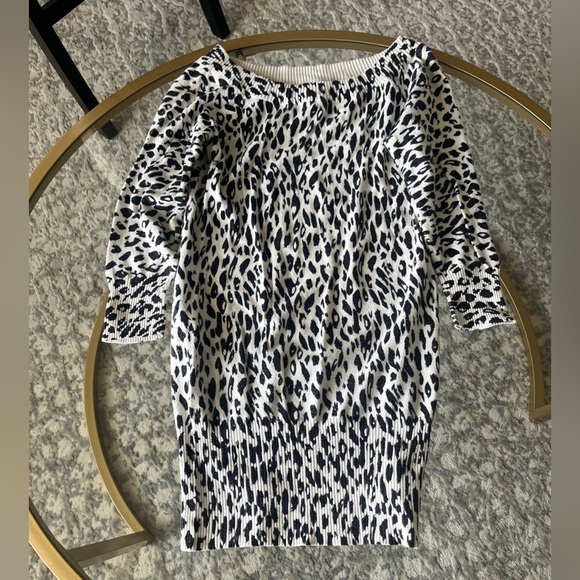 Forever 21 Black and Brown Sweatshirt with Asymmetrical Front - Picture 2 of 11